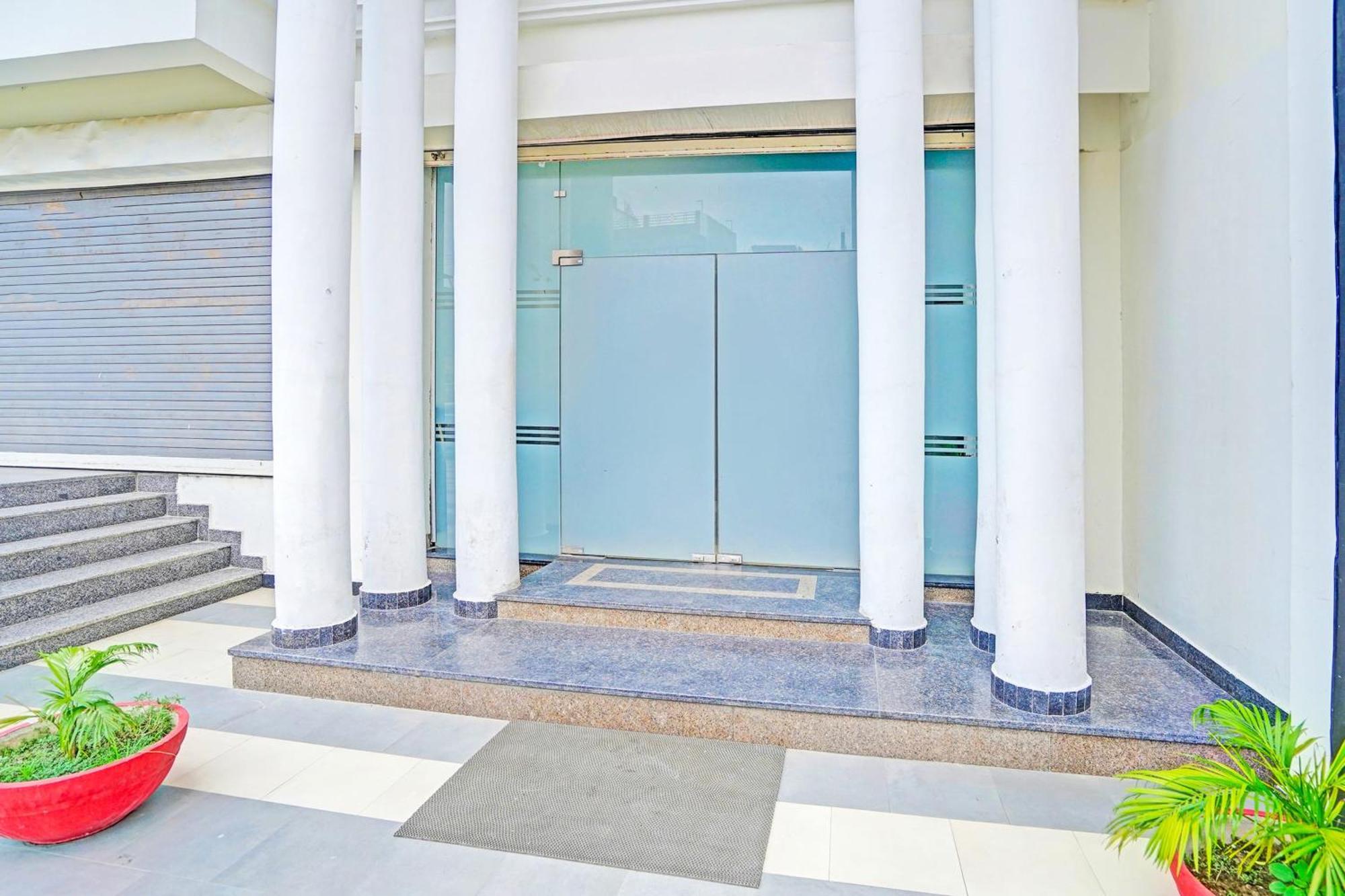 Palette Gomti Nagar Near Ekana Stadium Formerly Gusto Club Λάκναου Εξωτερικό φωτογραφία