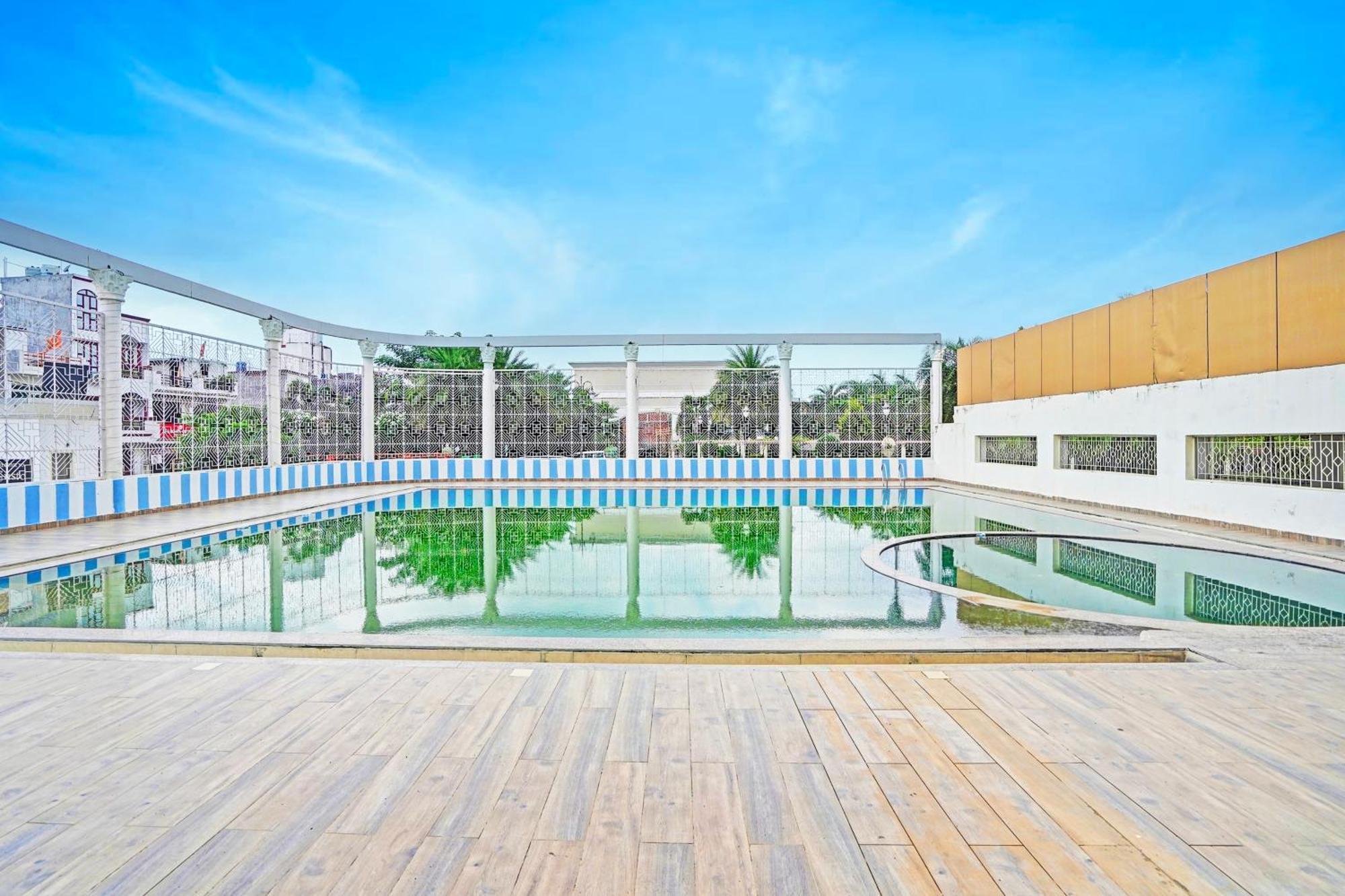 Palette Gomti Nagar Near Ekana Stadium Formerly Gusto Club Λάκναου Εξωτερικό φωτογραφία